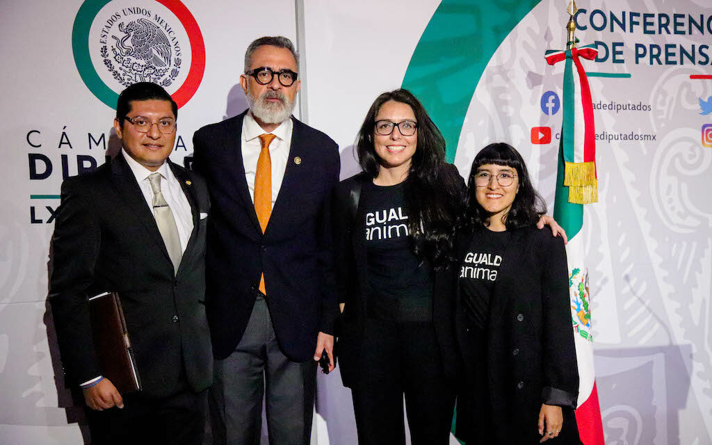 Congressman Salvador Caro, who presented the bill to recognize animals as sentient beings in the Constitution of Mexico, with Animal Equality's Mexico team.